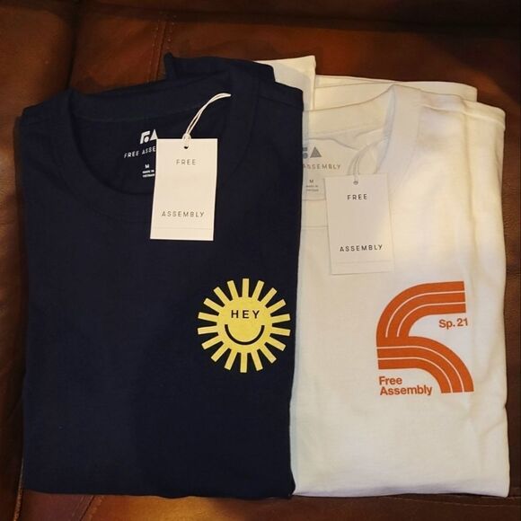 Bundle of 2 Free Assembly Men's Short Sleeve Graphic T-Shirt - Picture 10 of 12